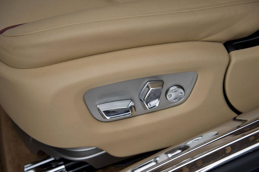  Rolls-Royce Wraith 2014 года  (фото 23 из 36)
